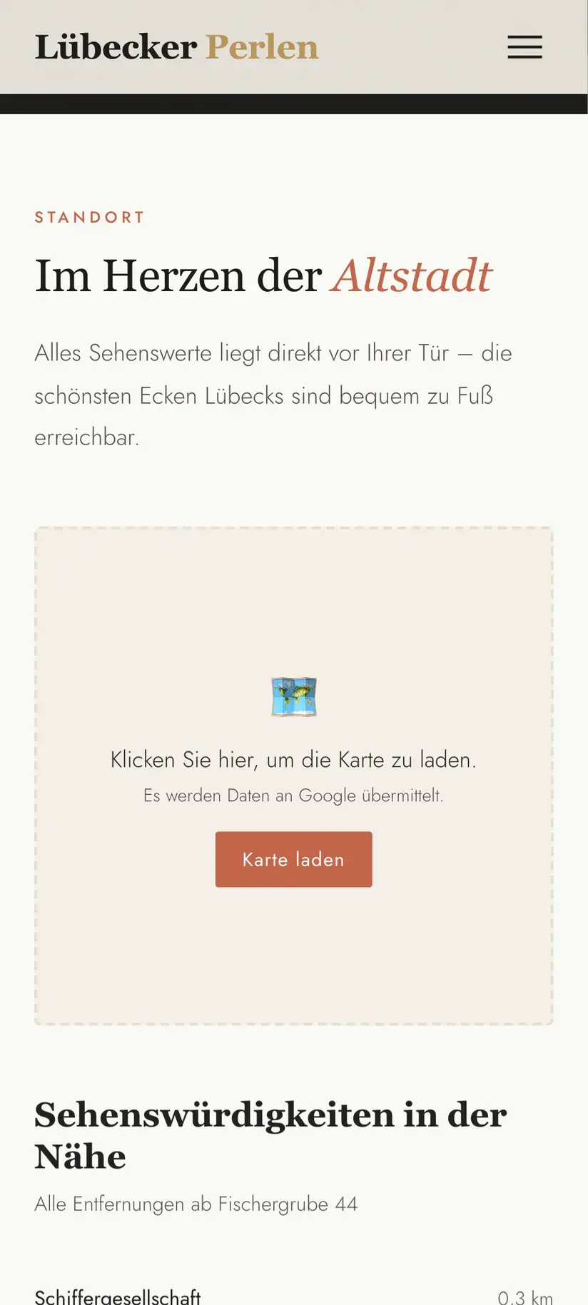 Abschnitt zur Lage auf dem Smartphone: Statt der Karte steht ein Hinweis, dass sie erst nach einem Klick lädt und dabei Daten an Google gehen.
